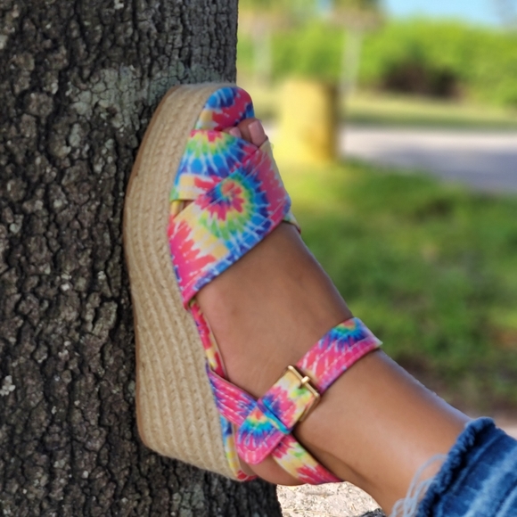Vibrant Tie-Dye Espadrille Wedges - Picture 4 of 8